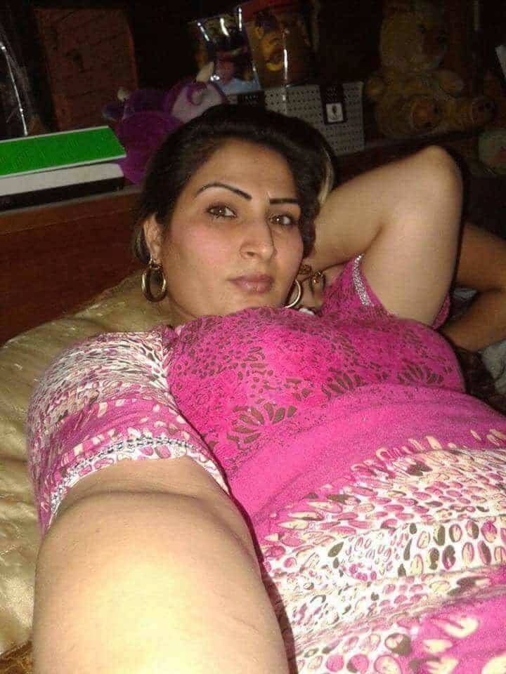 nude Paki wife selfie