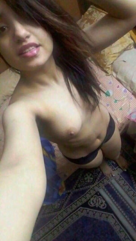 sexy Desi girl nude selfies