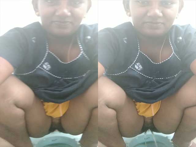 South indian wife showing her pissing pussy