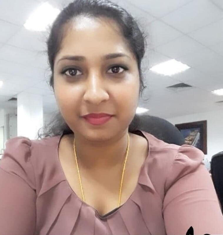 Sri Lankan office girl naked selfie