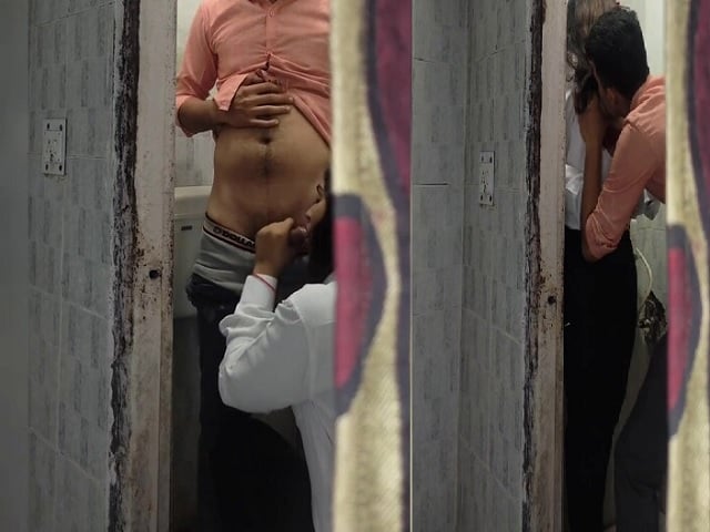 Indian hidden sex video of girl giving