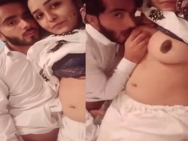 Paki wife boobs show and hubby sucking viral