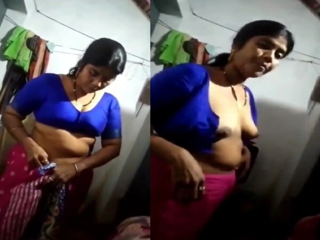 Dehati MILF changing saree and boob show