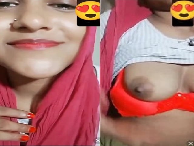 beautiful girl boobs exposed on video call