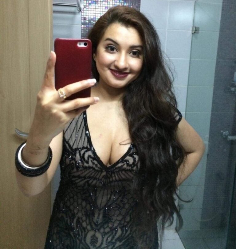 Busty NRI exposing big boobs and fat pussy
