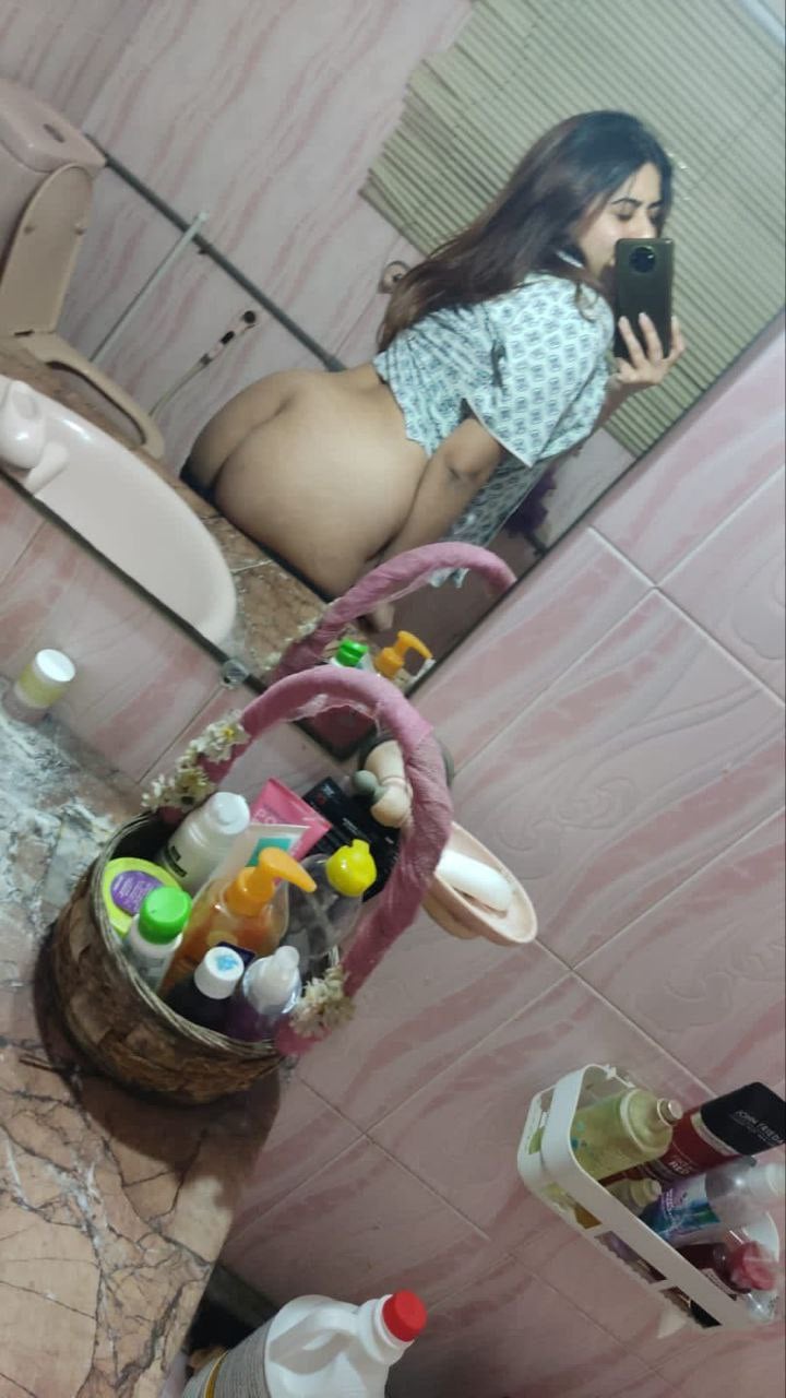 nude girlfriend selfie photos highlight big