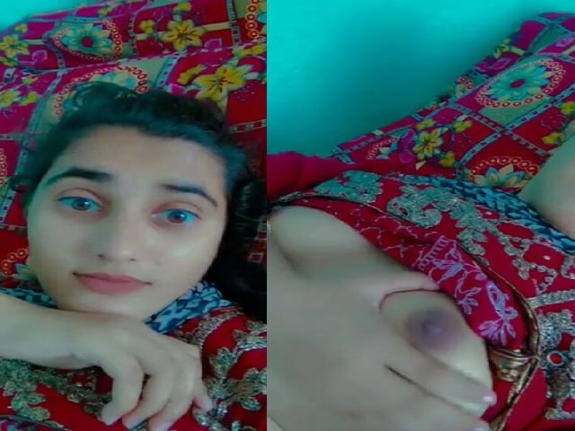 Pakistani sex maal showing her cute boobs